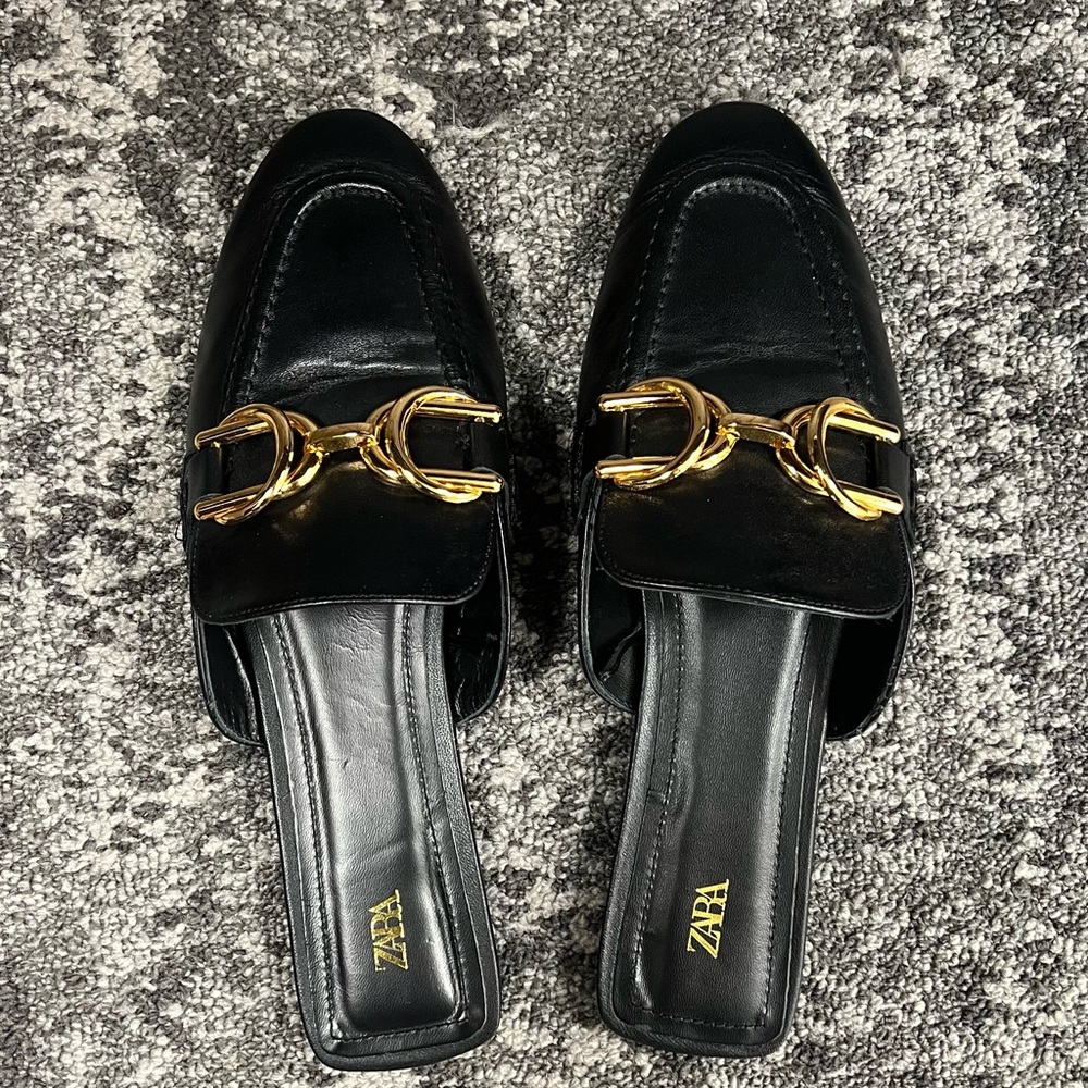 BUCKLED LEATHER MULE LOAFERS